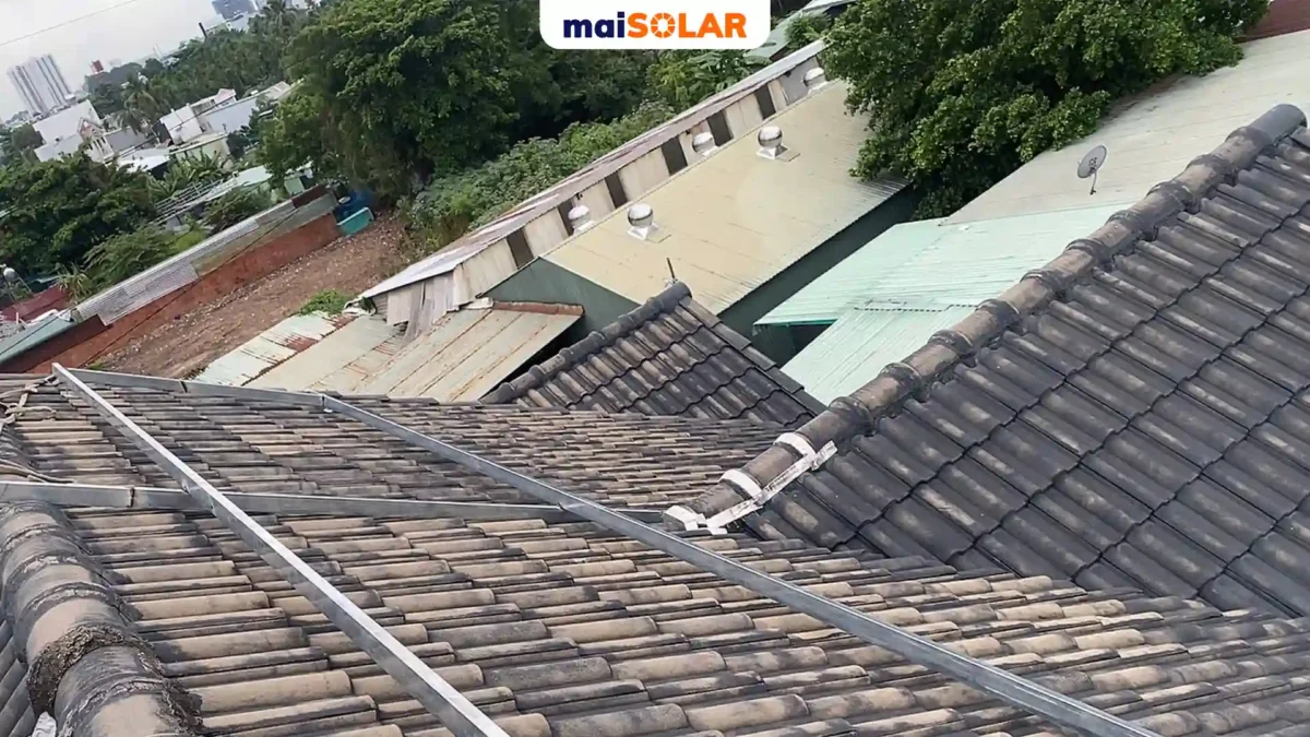 khung_sat_dien_mat_troi_ap_mai